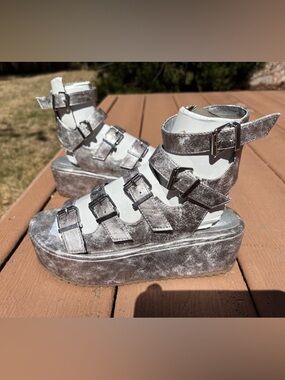 Chunky Gladiator Sandals Distressed Silver, Penny Loves Kenny, sz 6.5, brand new